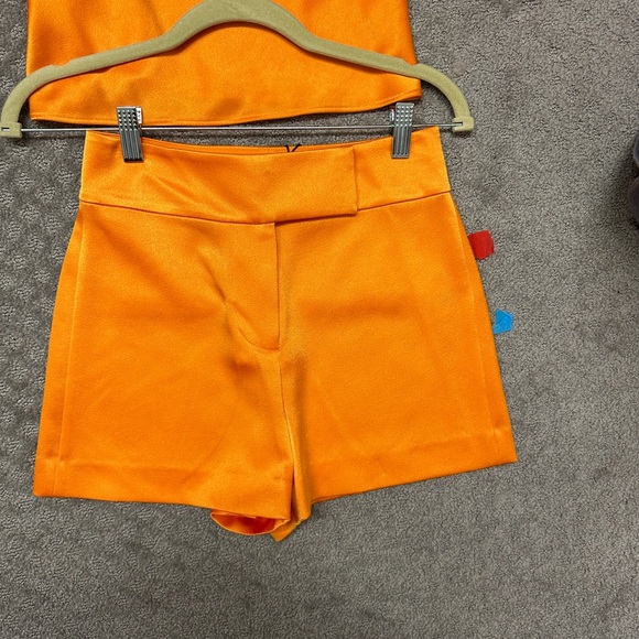 Alice and Olivia mini shorts and matching top - Picture 3 of 5